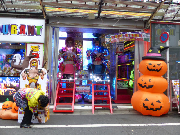 robot restaurant tokyo